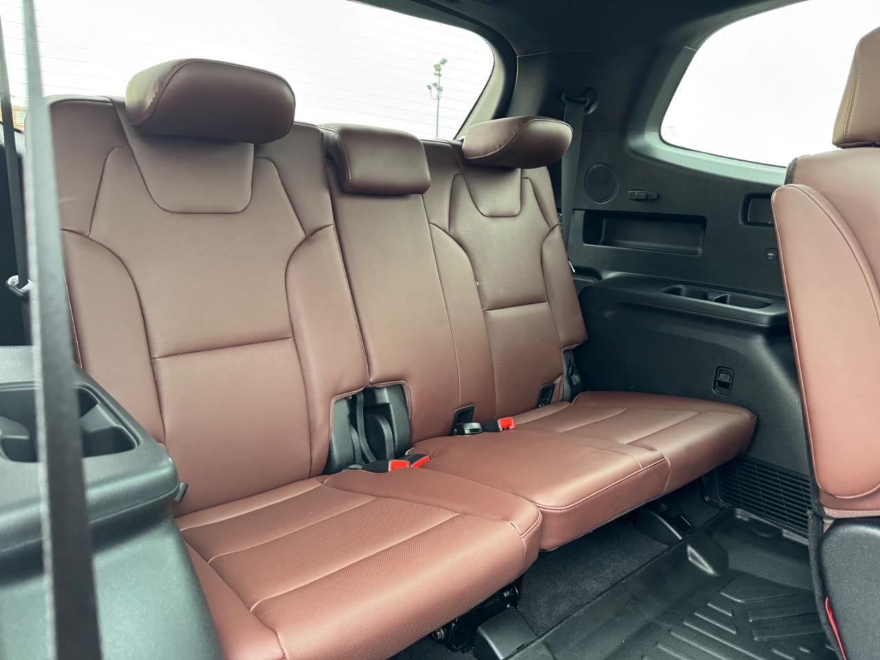 Kia Telluride Vehicle Full-screen Gallery Image 11