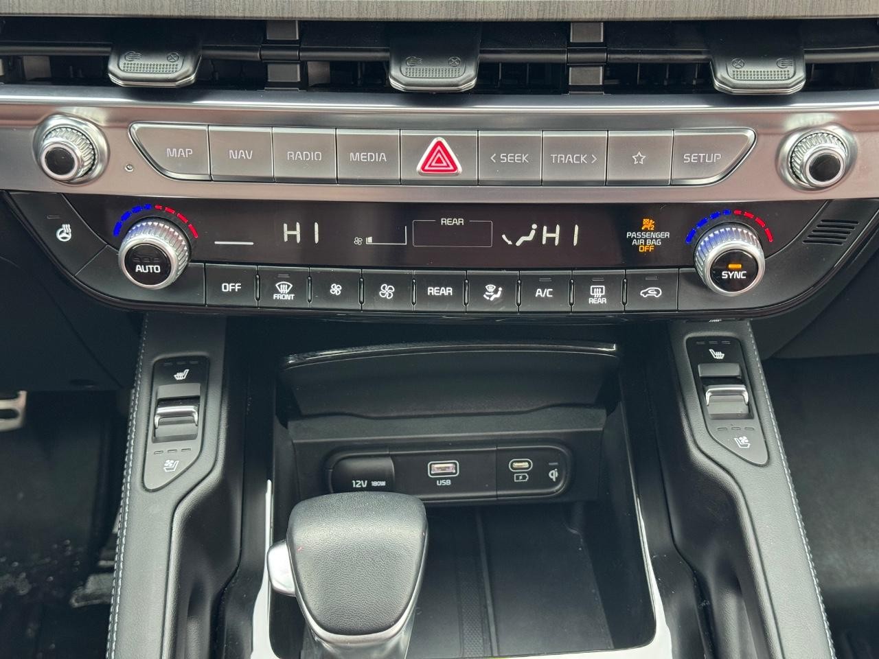 Kia Telluride Vehicle Full-screen Gallery Image 15