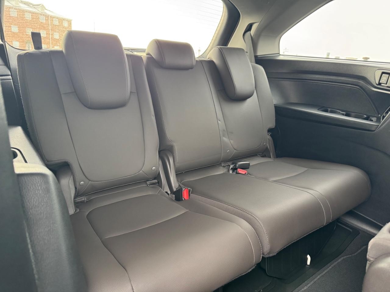 Honda Odyssey Vehicle Full-screen Gallery Image 11