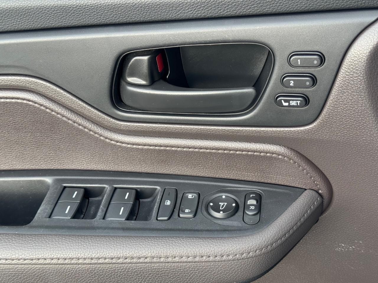 Honda Odyssey Vehicle Full-screen Gallery Image 24