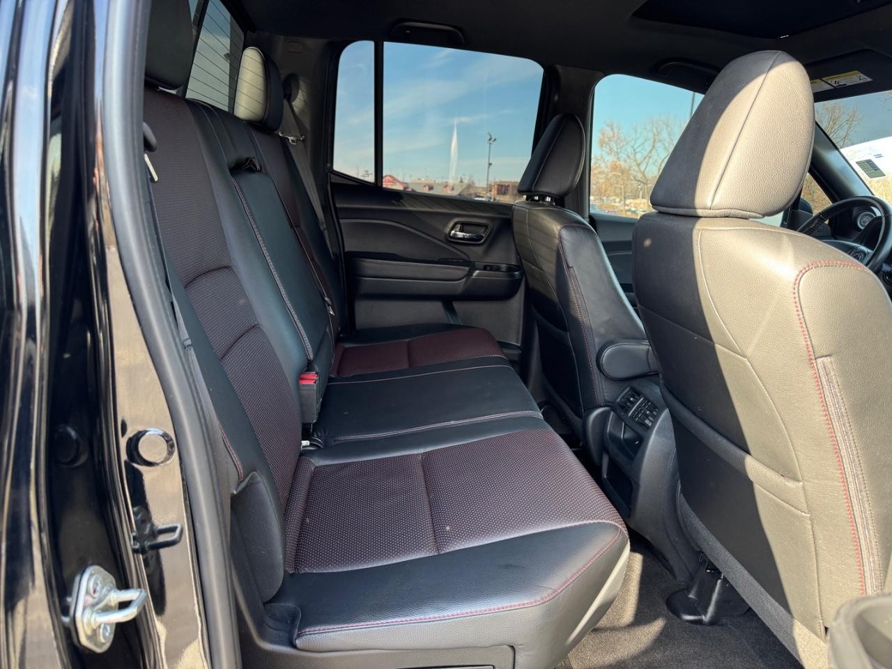 Honda Ridgeline Vehicle Full-screen Gallery Image 10