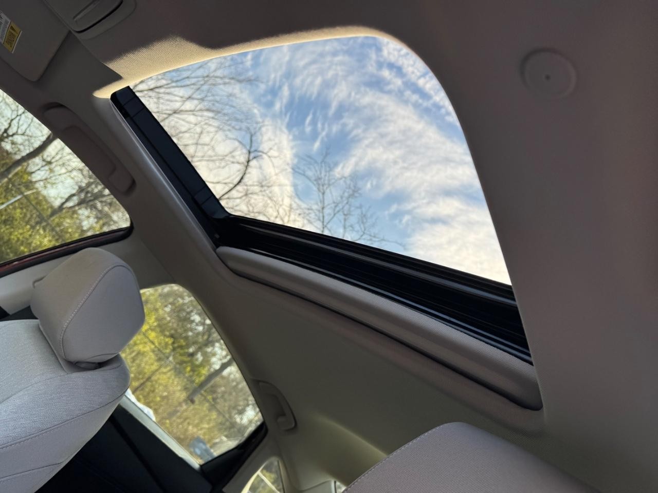 Honda Accord Sedan Vehicle Full-screen Gallery Image 18