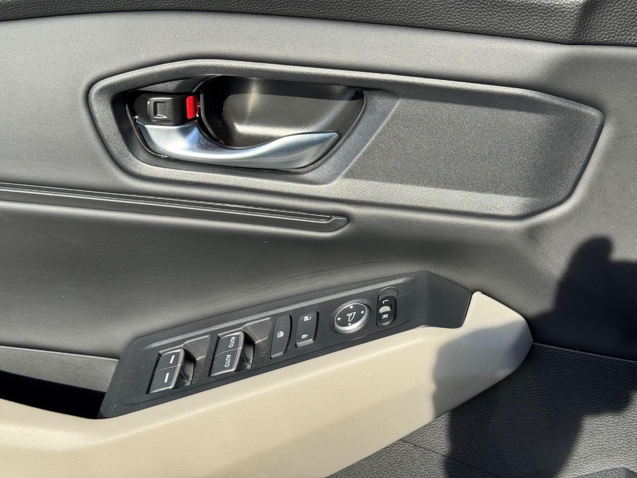 Honda Accord Sedan Vehicle Full-screen Gallery Image 23