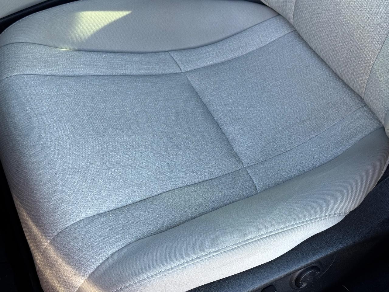 Honda Accord Sedan Vehicle Full-screen Gallery Image 24