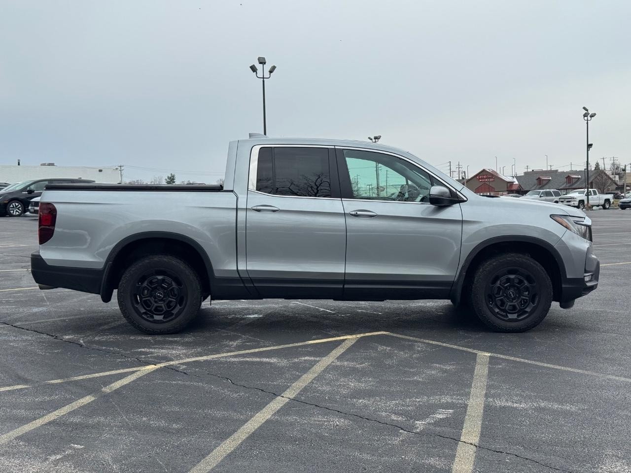 Honda Ridgeline Vehicle Full-screen Gallery Image 02