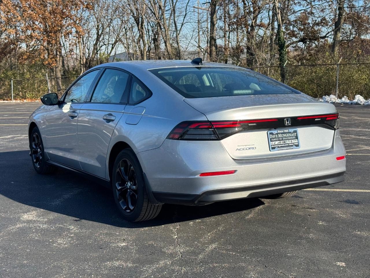 Honda Accord Sedan Vehicle Full-screen Gallery Image 06