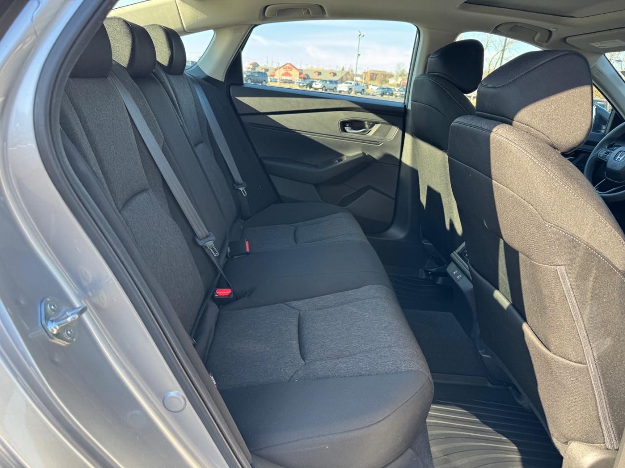 Honda Accord Sedan Vehicle Full-screen Gallery Image 10