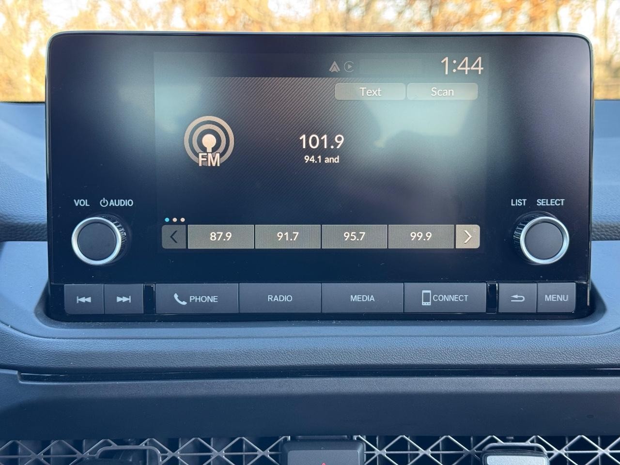 Honda Accord Sedan Vehicle Full-screen Gallery Image 13