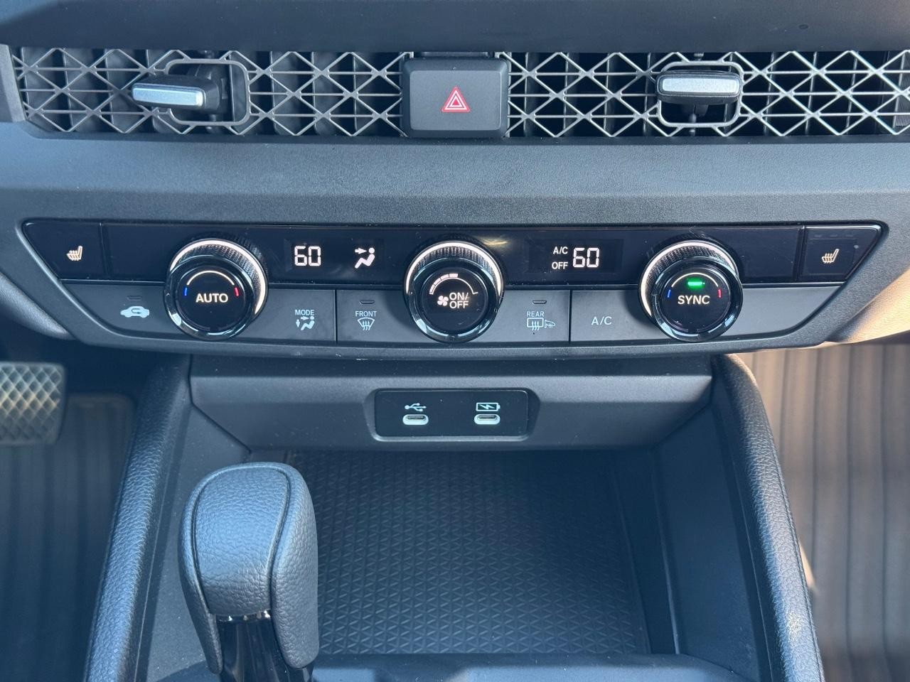 Honda Accord Sedan Vehicle Full-screen Gallery Image 14