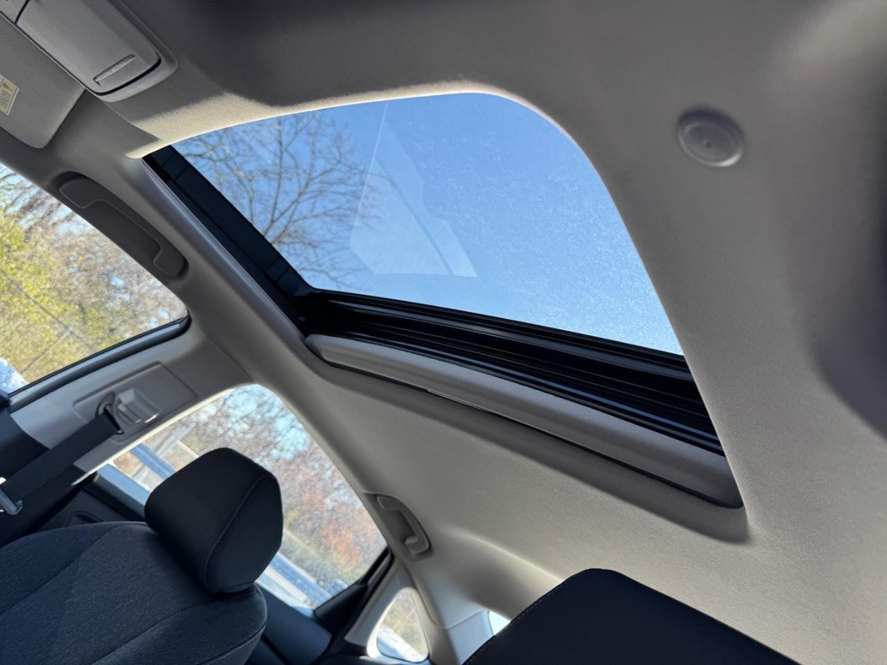 Honda Accord Sedan Vehicle Full-screen Gallery Image 19