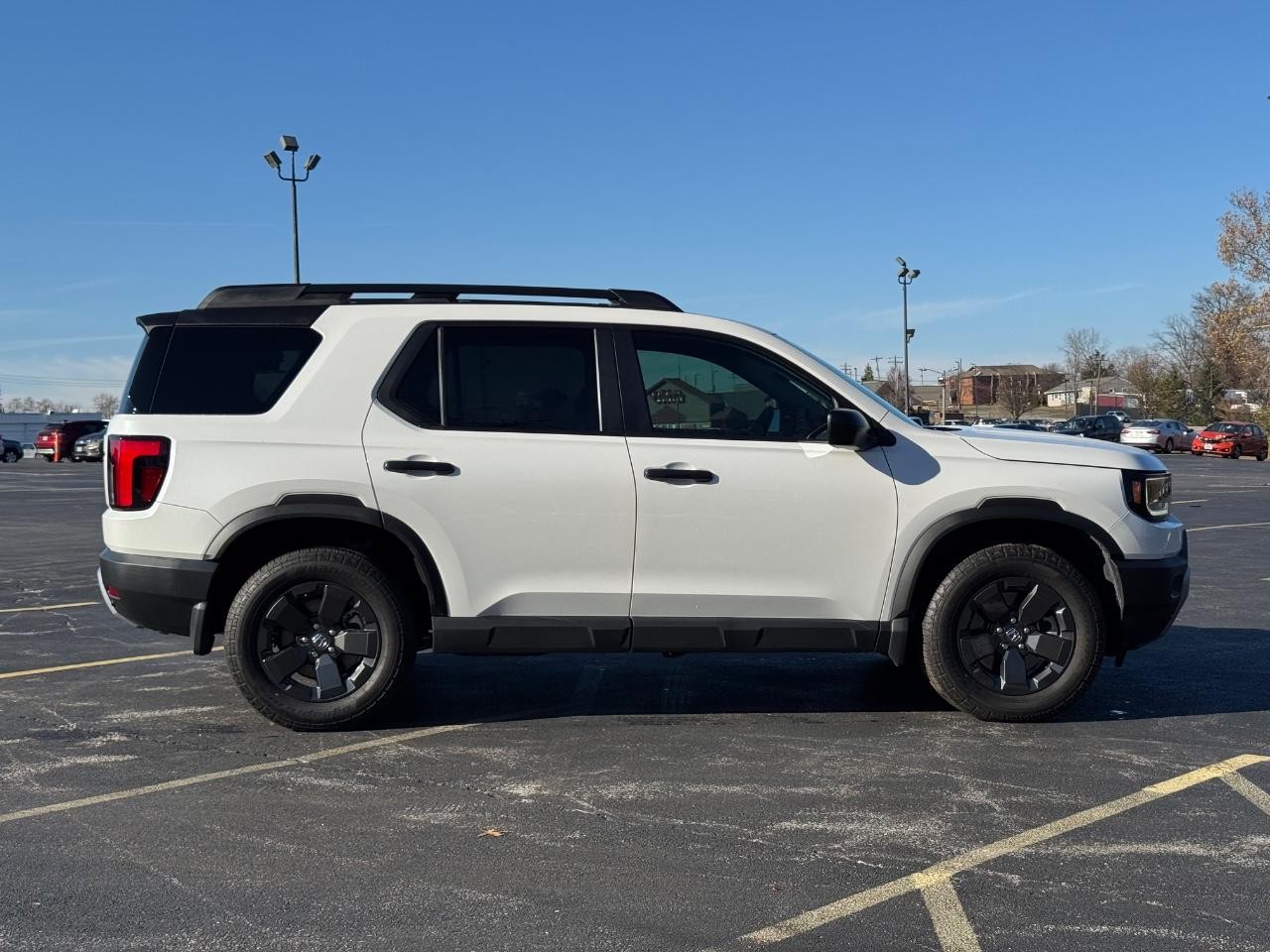 Honda Passport Vehicle Full-screen Gallery Image 02