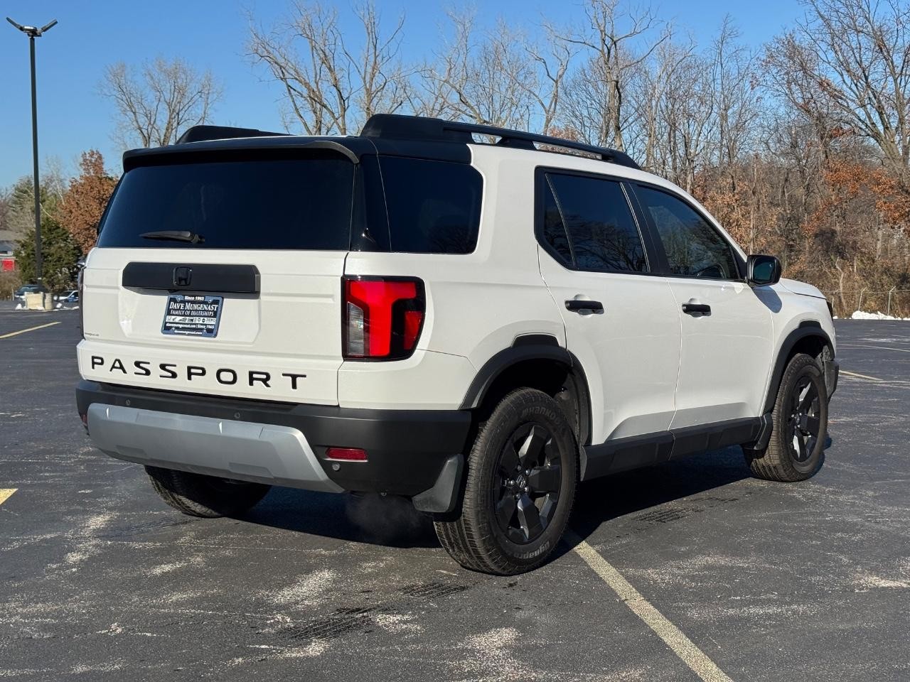 Honda Passport Vehicle Full-screen Gallery Image 03