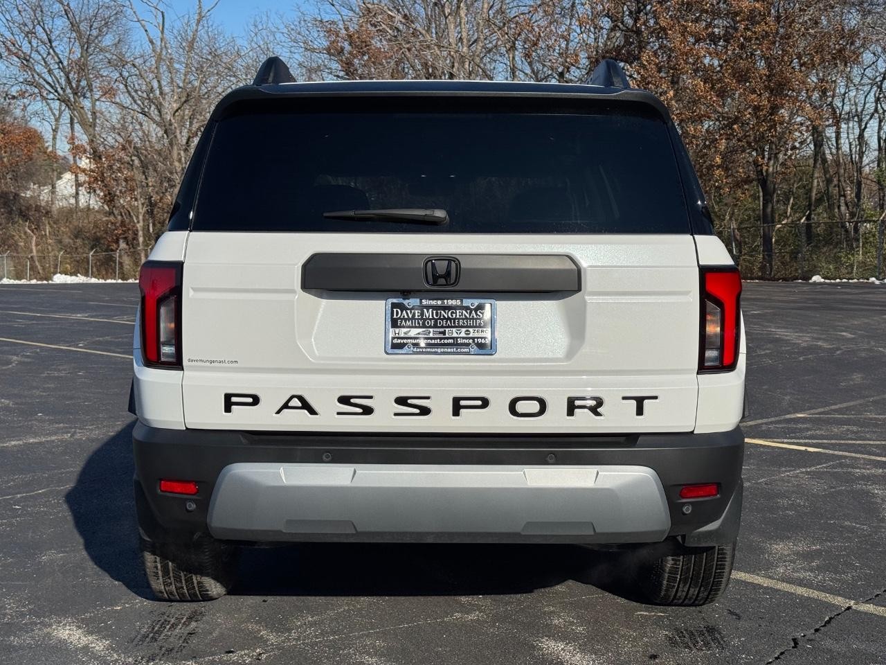 Honda Passport Vehicle Full-screen Gallery Image 05