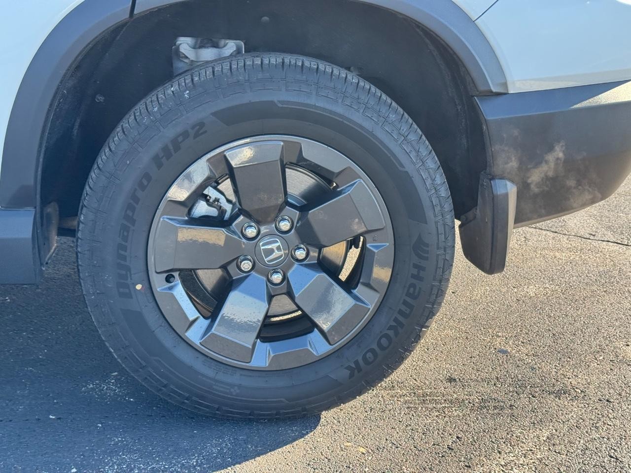 Honda Passport Vehicle Full-screen Gallery Image 07