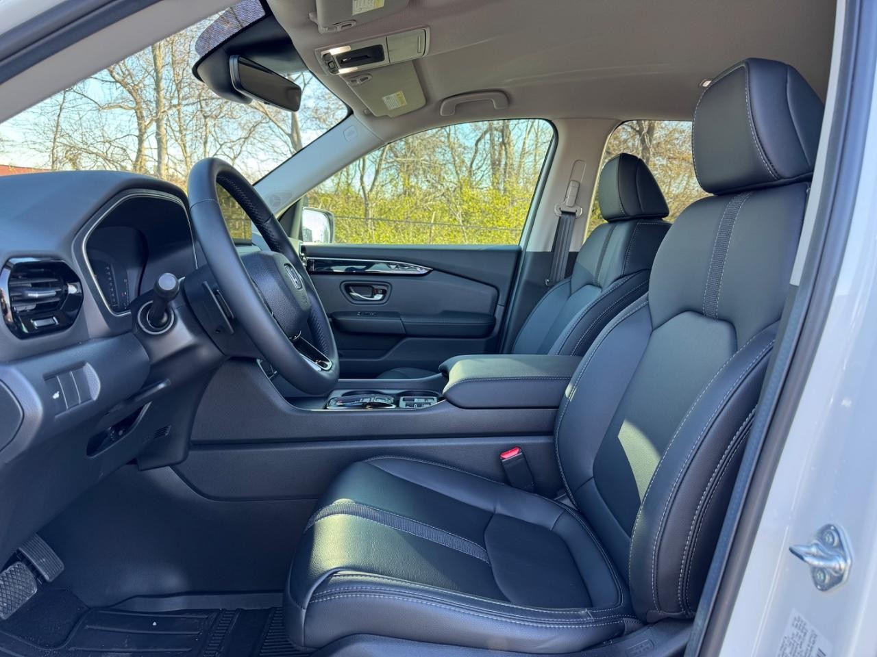 Honda Passport Vehicle Full-screen Gallery Image 18