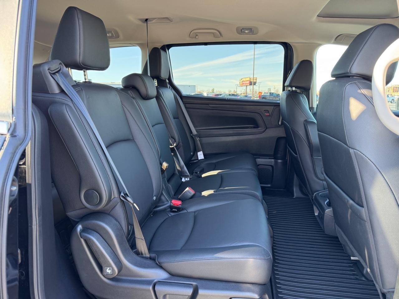 Honda Odyssey Vehicle Full-screen Gallery Image 10