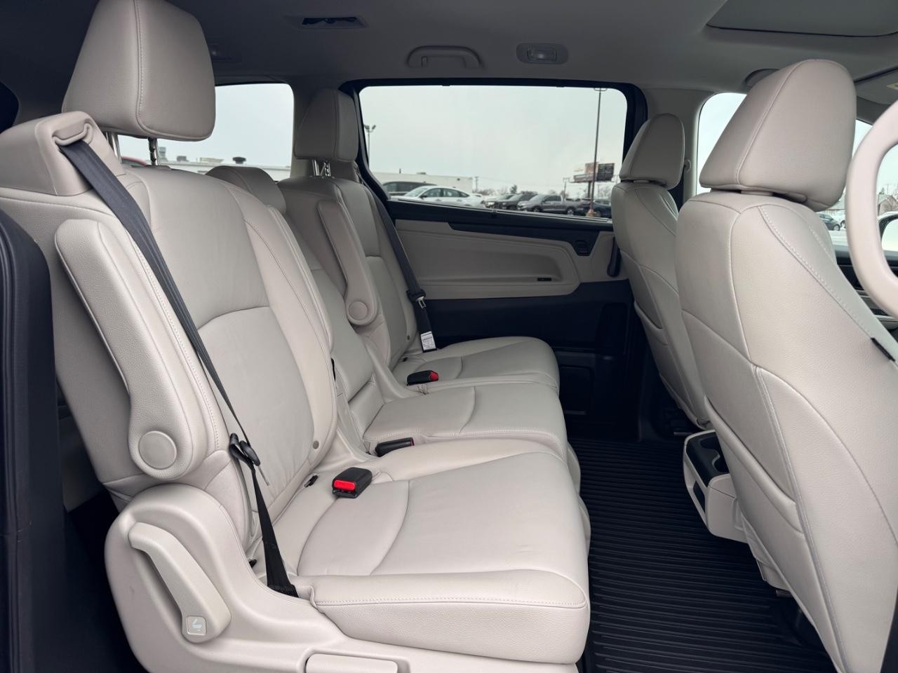 Honda Odyssey Vehicle Full-screen Gallery Image 10