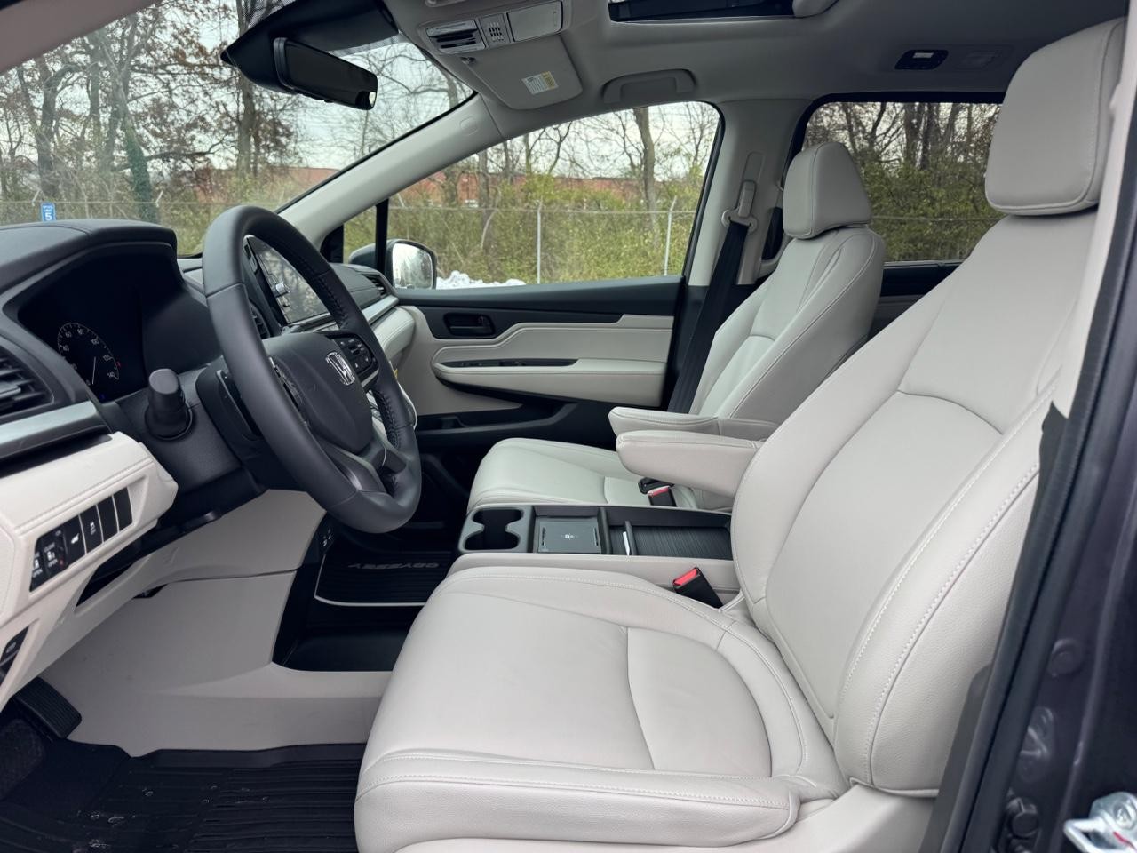 Honda Odyssey Vehicle Full-screen Gallery Image 17