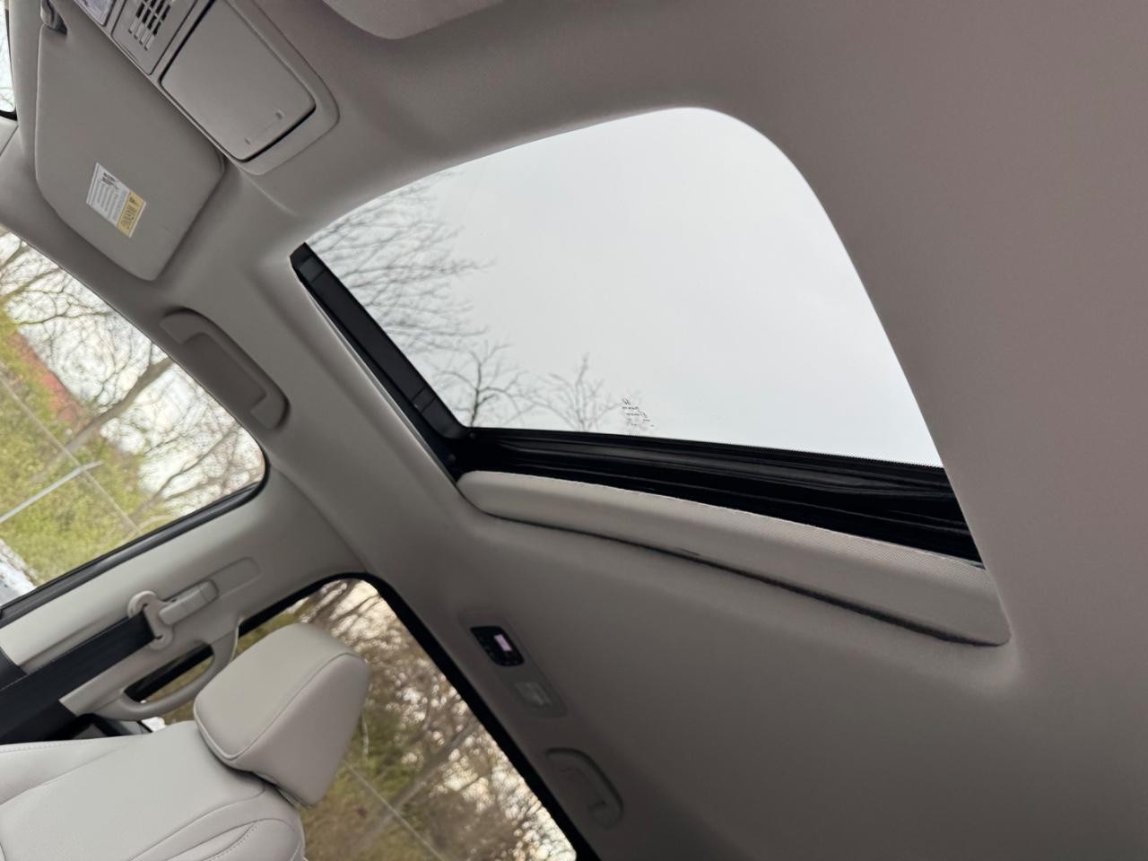 Honda Odyssey Vehicle Full-screen Gallery Image 18