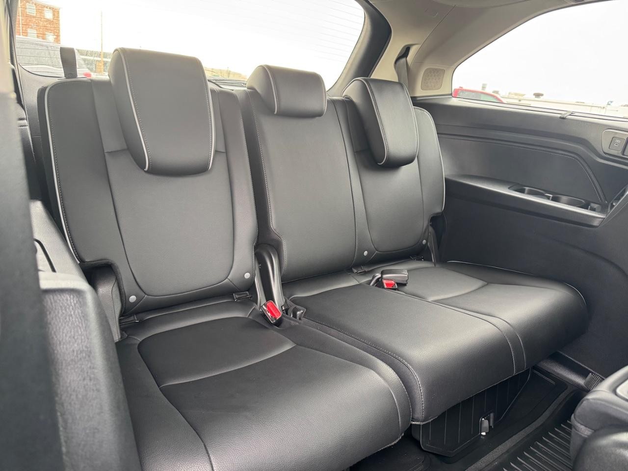 Honda Odyssey Vehicle Full-screen Gallery Image 11