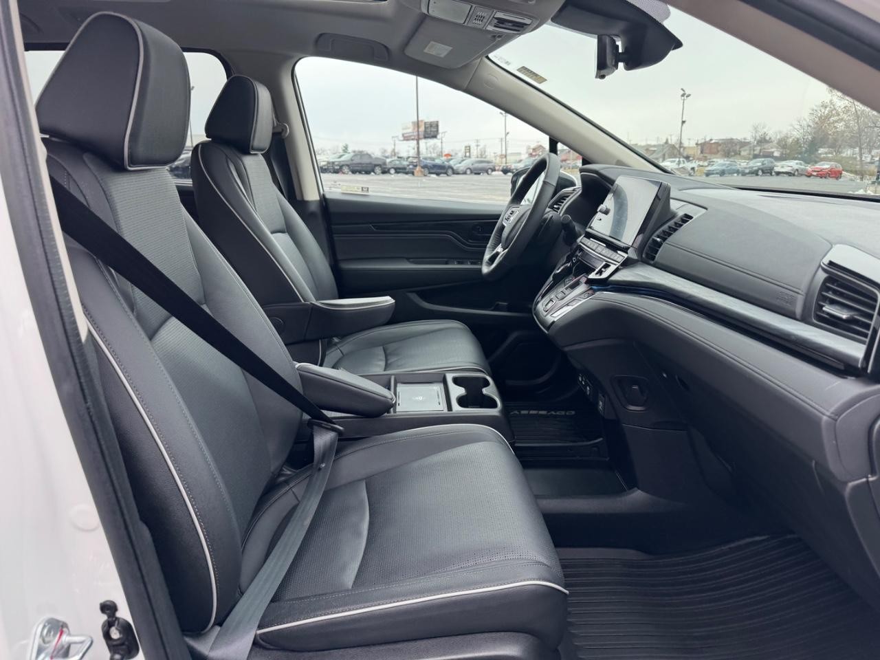 Honda Odyssey Vehicle Full-screen Gallery Image 17