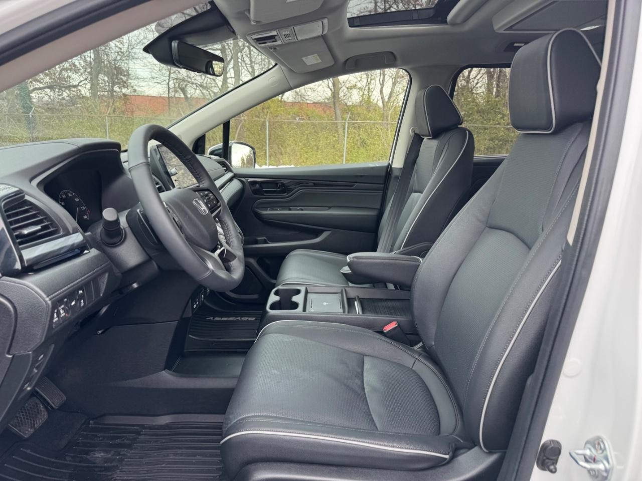 Honda Odyssey Vehicle Full-screen Gallery Image 18