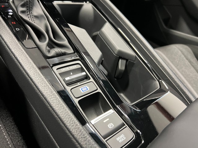 Honda Accord Hybrid Vehicle Full-screen Gallery Image 16