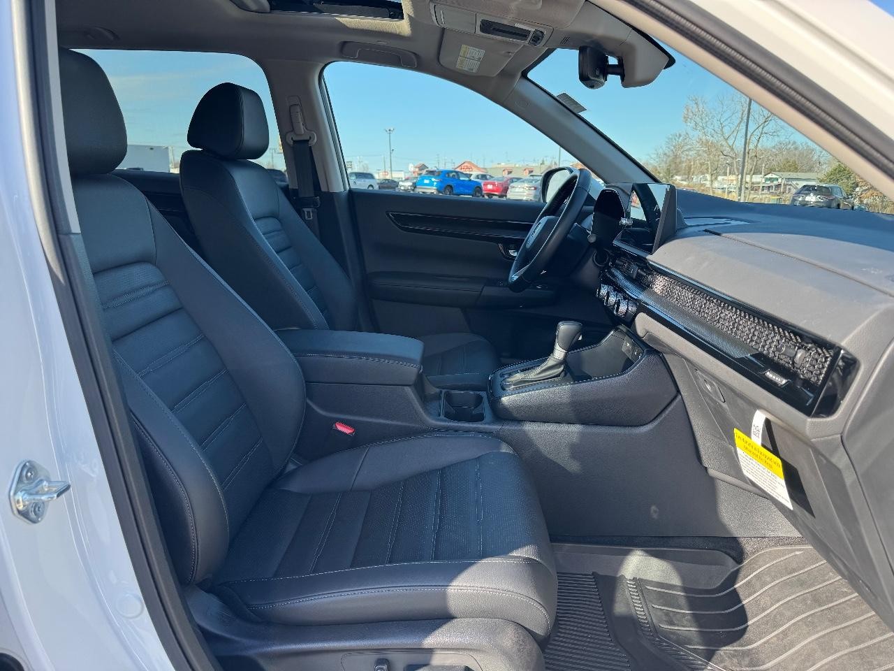 Honda CR-V Vehicle Full-screen Gallery Image 17