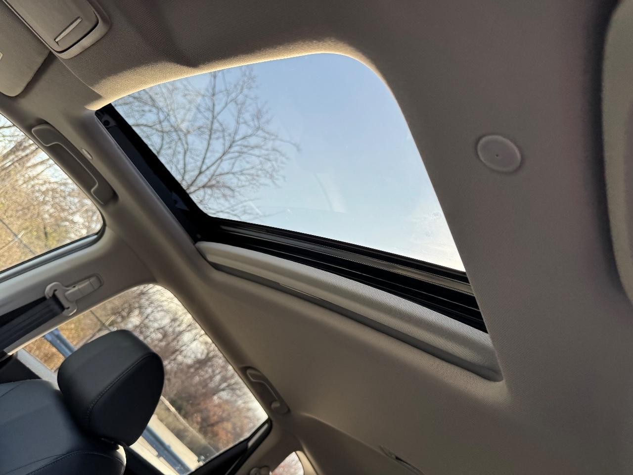 Honda CR-V Vehicle Full-screen Gallery Image 19