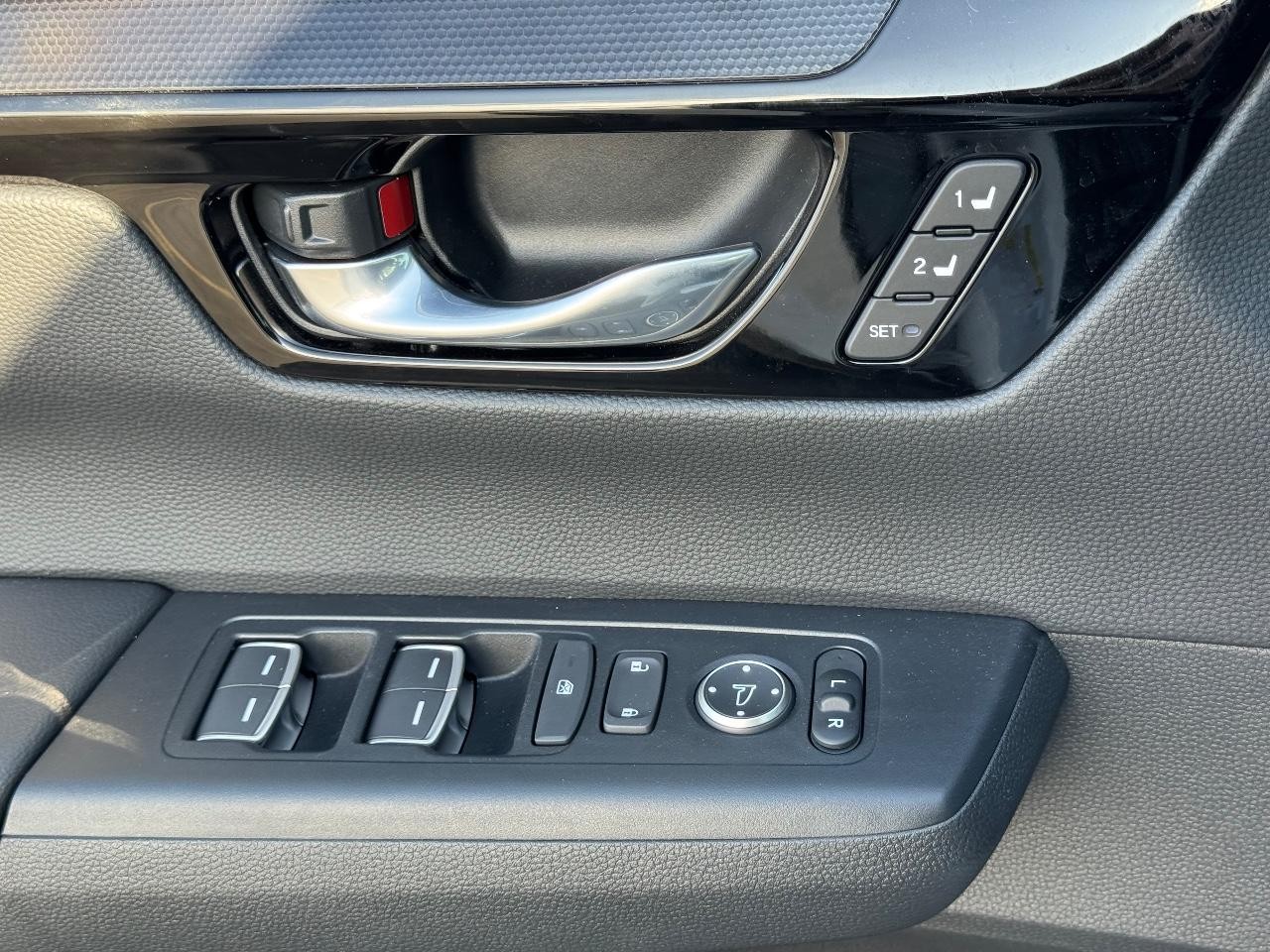 Honda CR-V Vehicle Full-screen Gallery Image 25