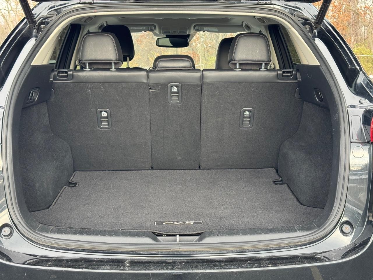 Mazda CX-5 Vehicle Full-screen Gallery Image 04