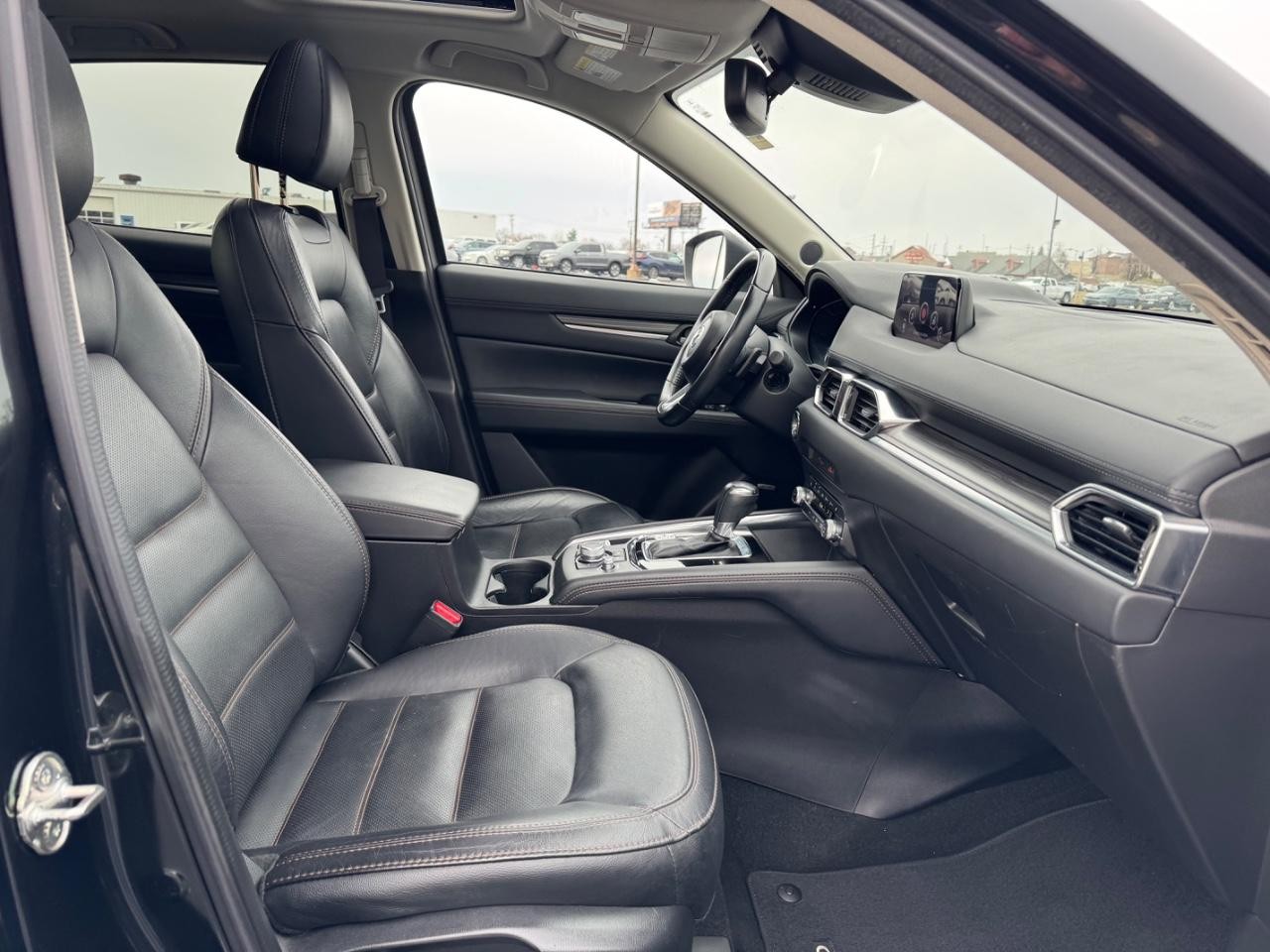 Mazda CX-5 Vehicle Full-screen Gallery Image 17