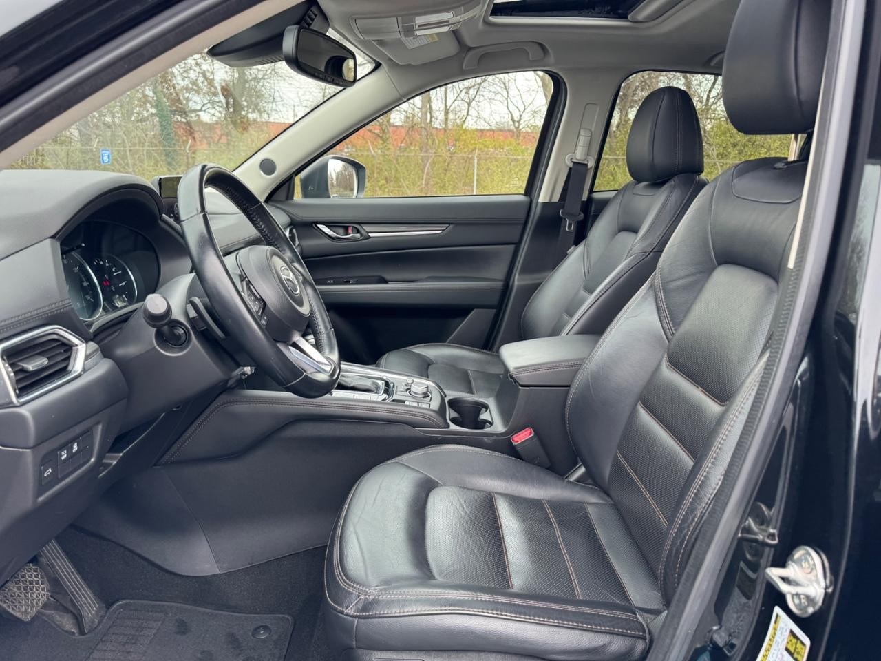 Mazda CX-5 Vehicle Full-screen Gallery Image 18