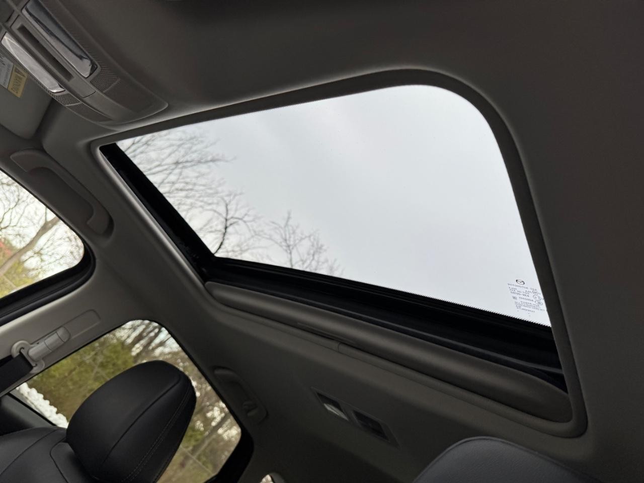 Mazda CX-5 Vehicle Full-screen Gallery Image 19