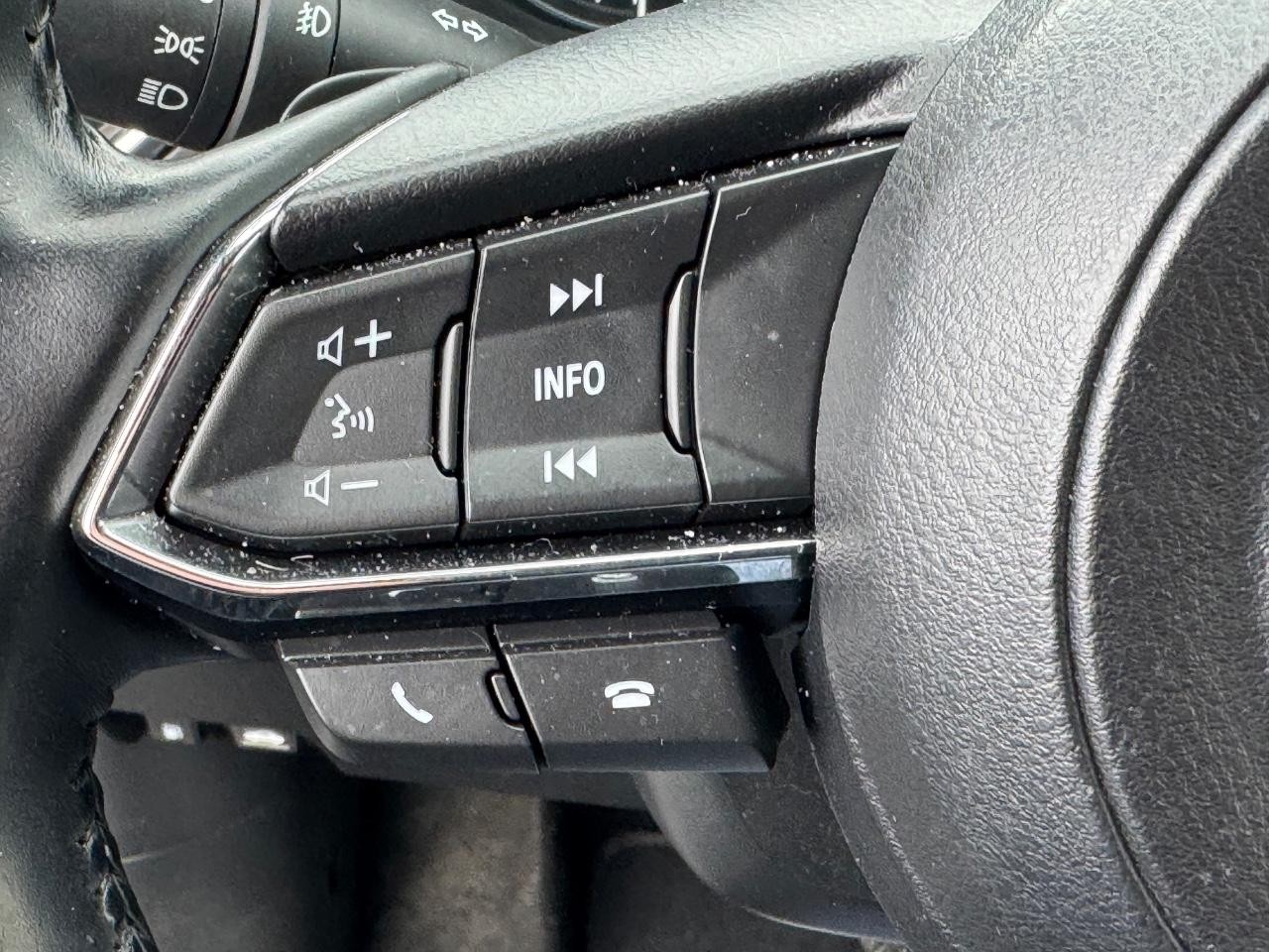 Mazda CX-5 Vehicle Full-screen Gallery Image 21