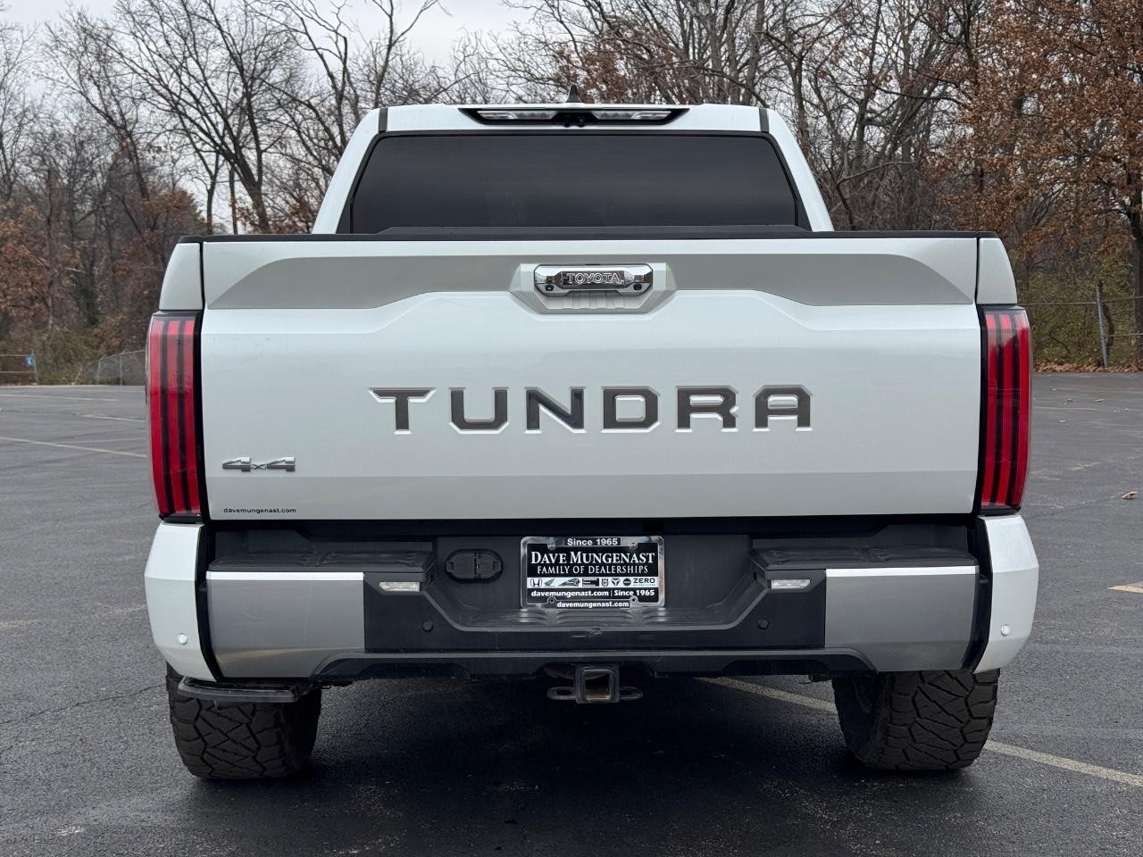 Toyota Tundra 4WD Vehicle Full-screen Gallery Image 05