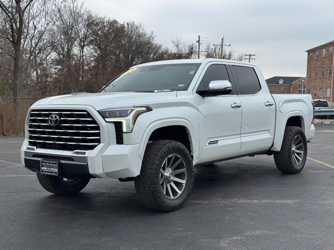 Toyota Tundra 4WD Vehicle Full-screen Gallery Image 08