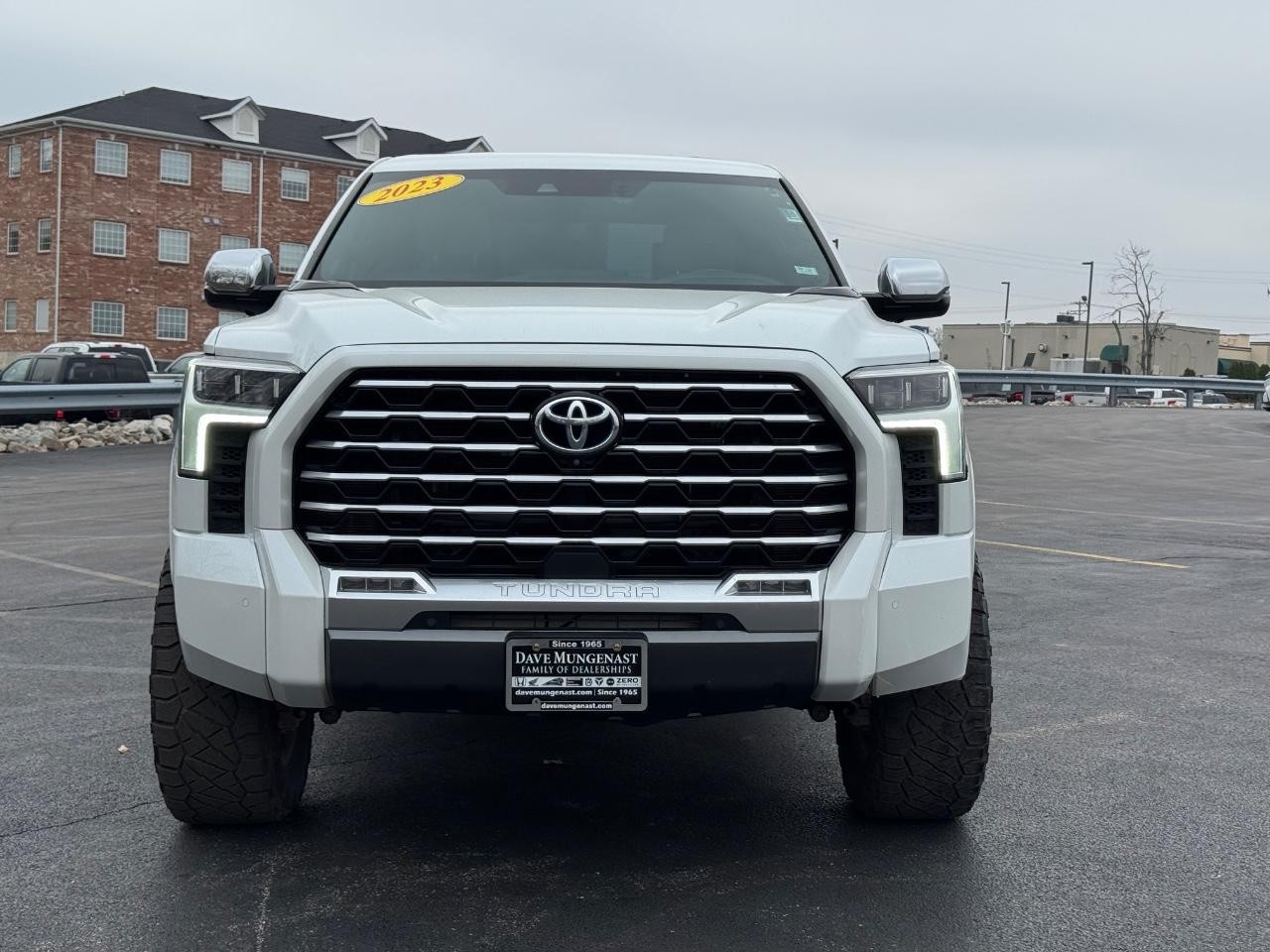 Toyota Tundra 4WD Vehicle Full-screen Gallery Image 09