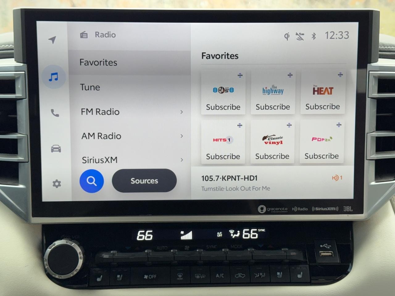 Toyota Tundra 4WD Vehicle Full-screen Gallery Image 13