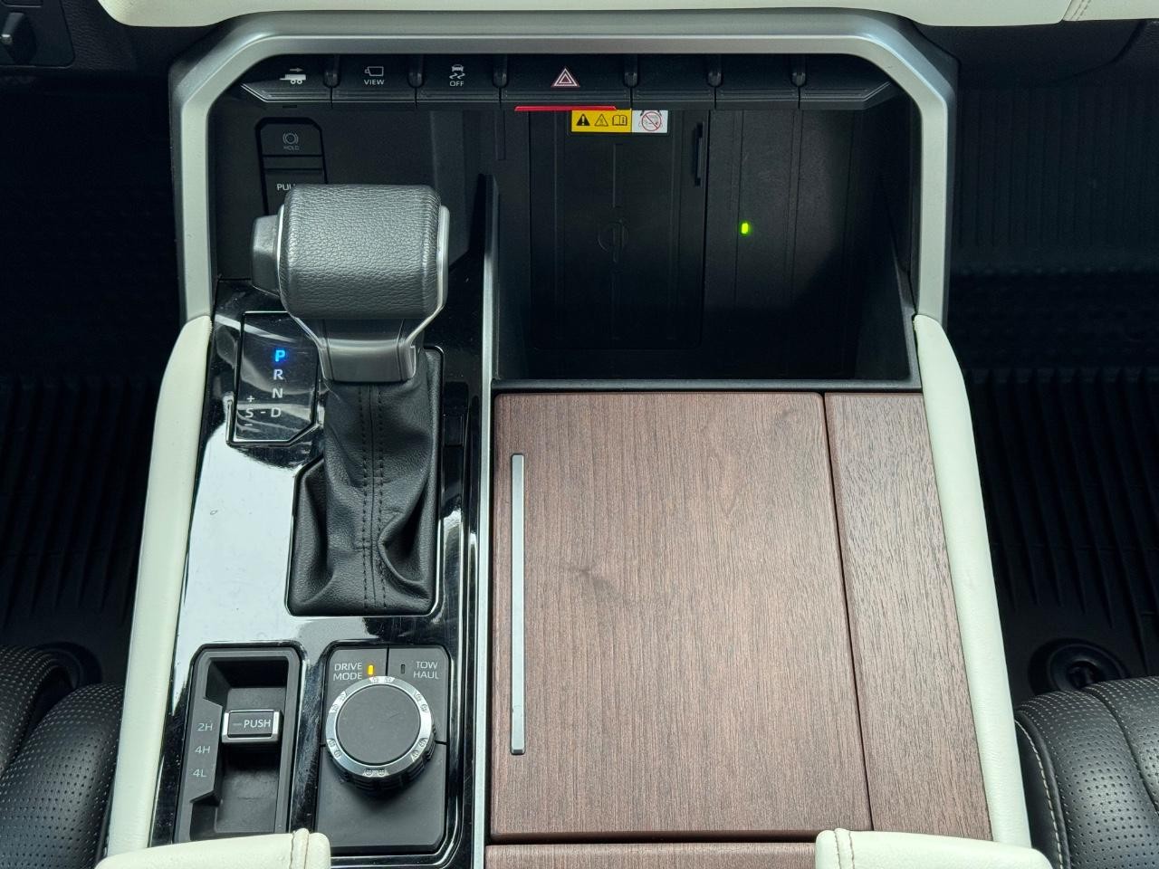 Toyota Tundra 4WD Vehicle Full-screen Gallery Image 14