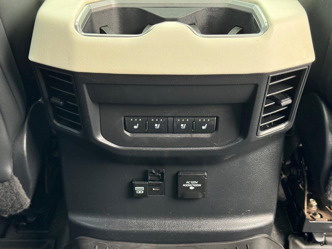 Toyota Tundra 4WD Vehicle Full-screen Gallery Image 15