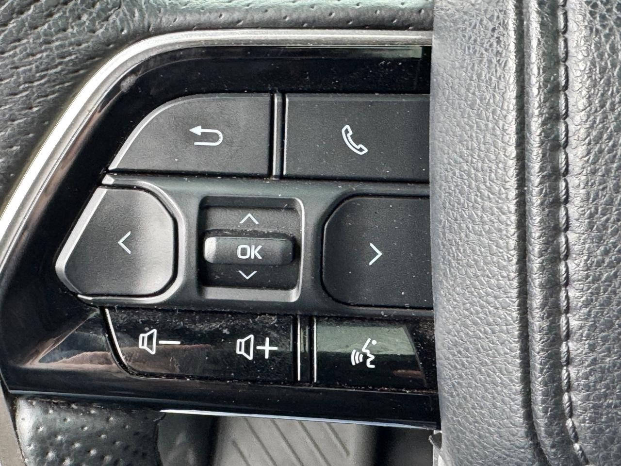 Toyota Tundra 4WD Vehicle Full-screen Gallery Image 20