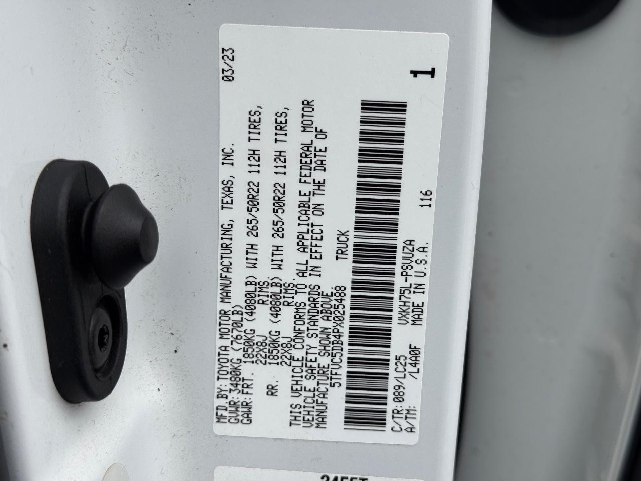 Toyota Tundra 4WD Vehicle Full-screen Gallery Image 26