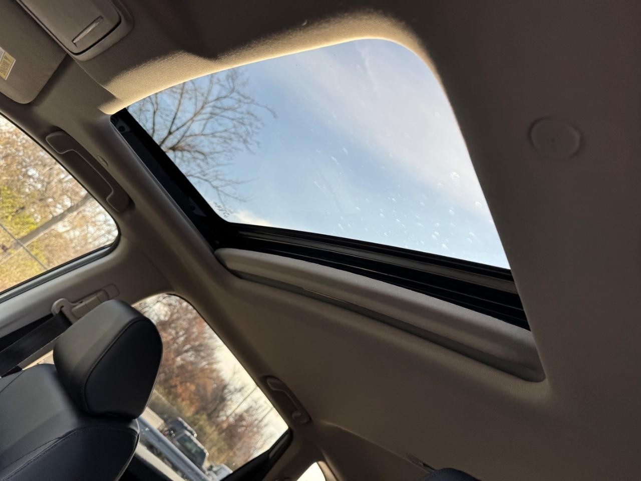 Honda CR-V Vehicle Full-screen Gallery Image 30