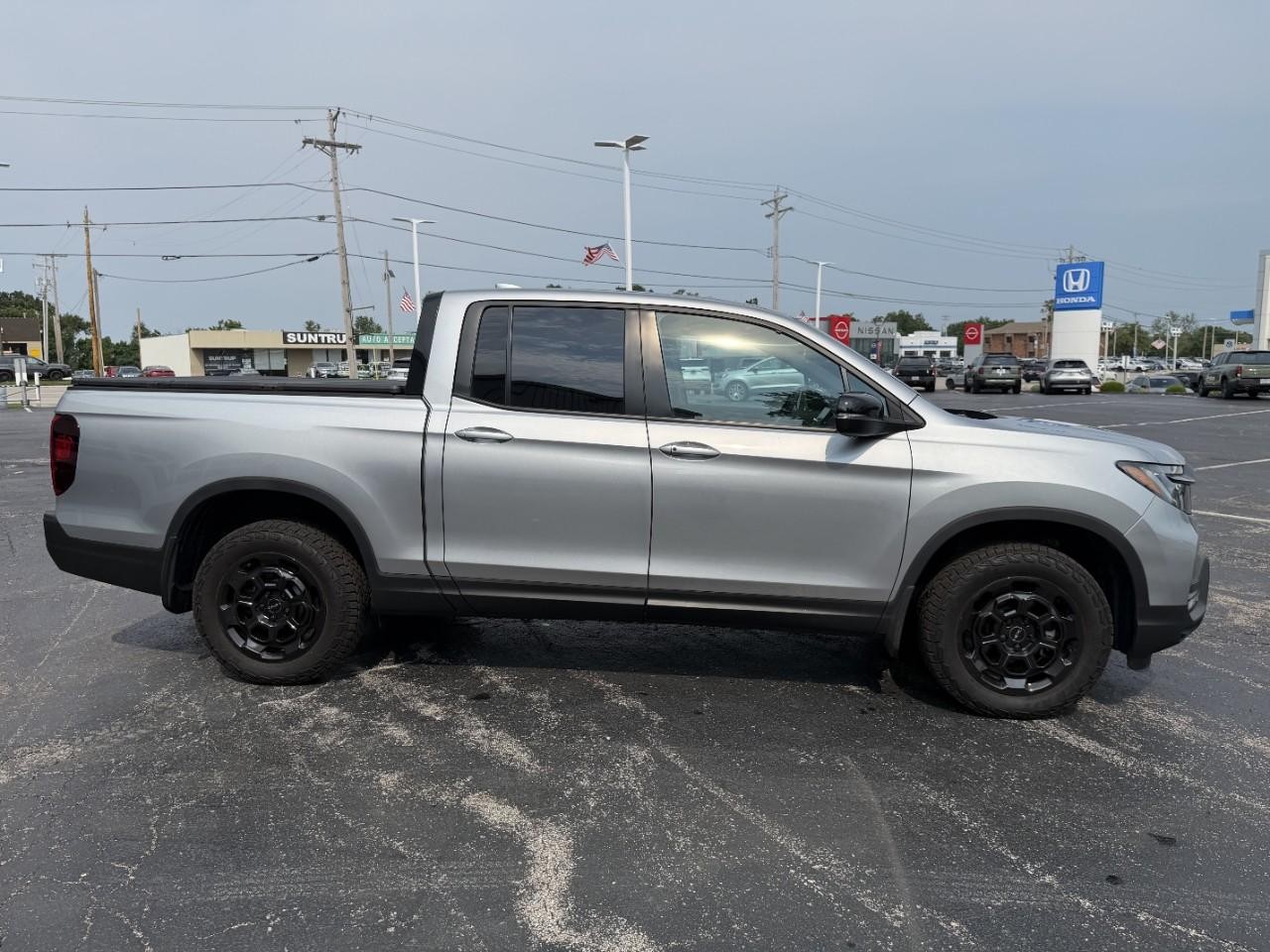 Honda Ridgeline Vehicle Full-screen Gallery Image 03