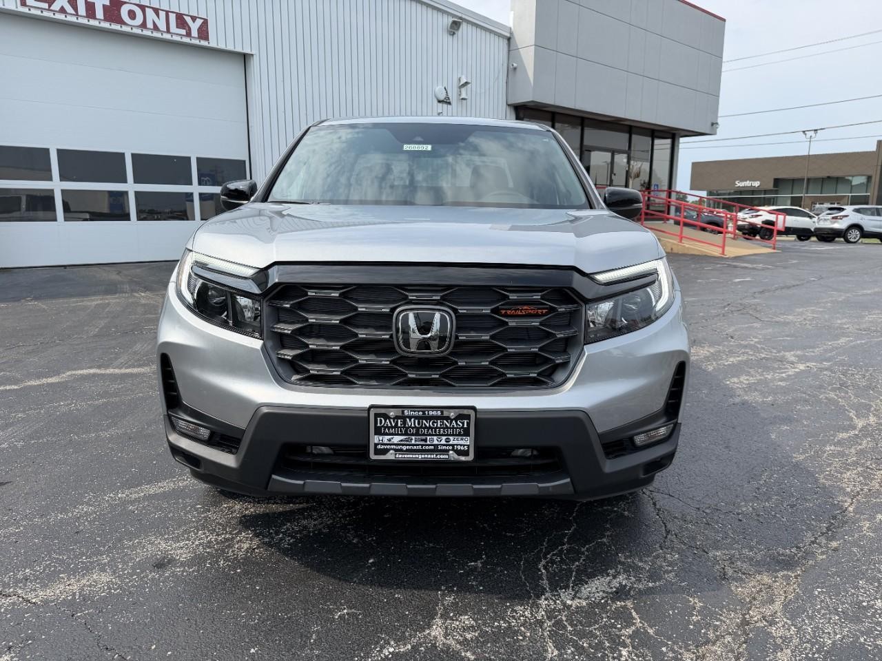 Honda Ridgeline Vehicle Full-screen Gallery Image 04