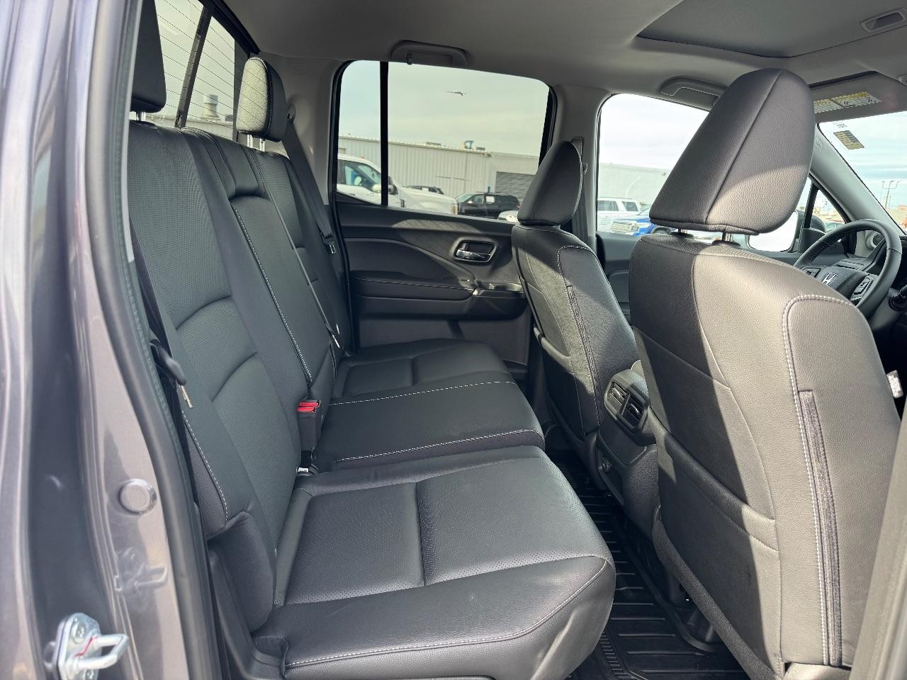 Honda Ridgeline Vehicle Full-screen Gallery Image 10