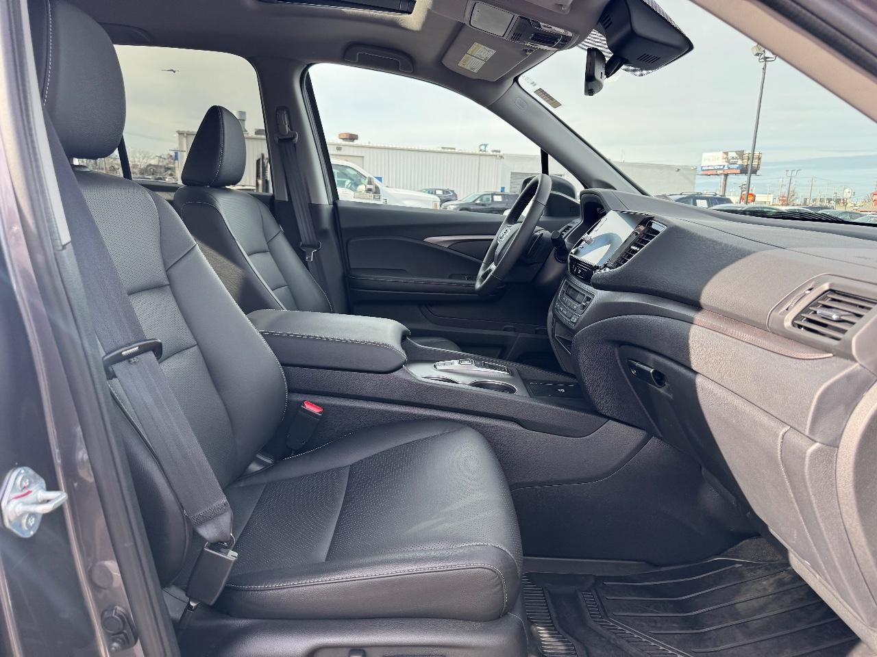 Honda Ridgeline Vehicle Full-screen Gallery Image 17