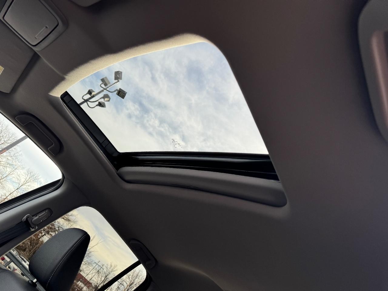 Honda Ridgeline Vehicle Full-screen Gallery Image 19