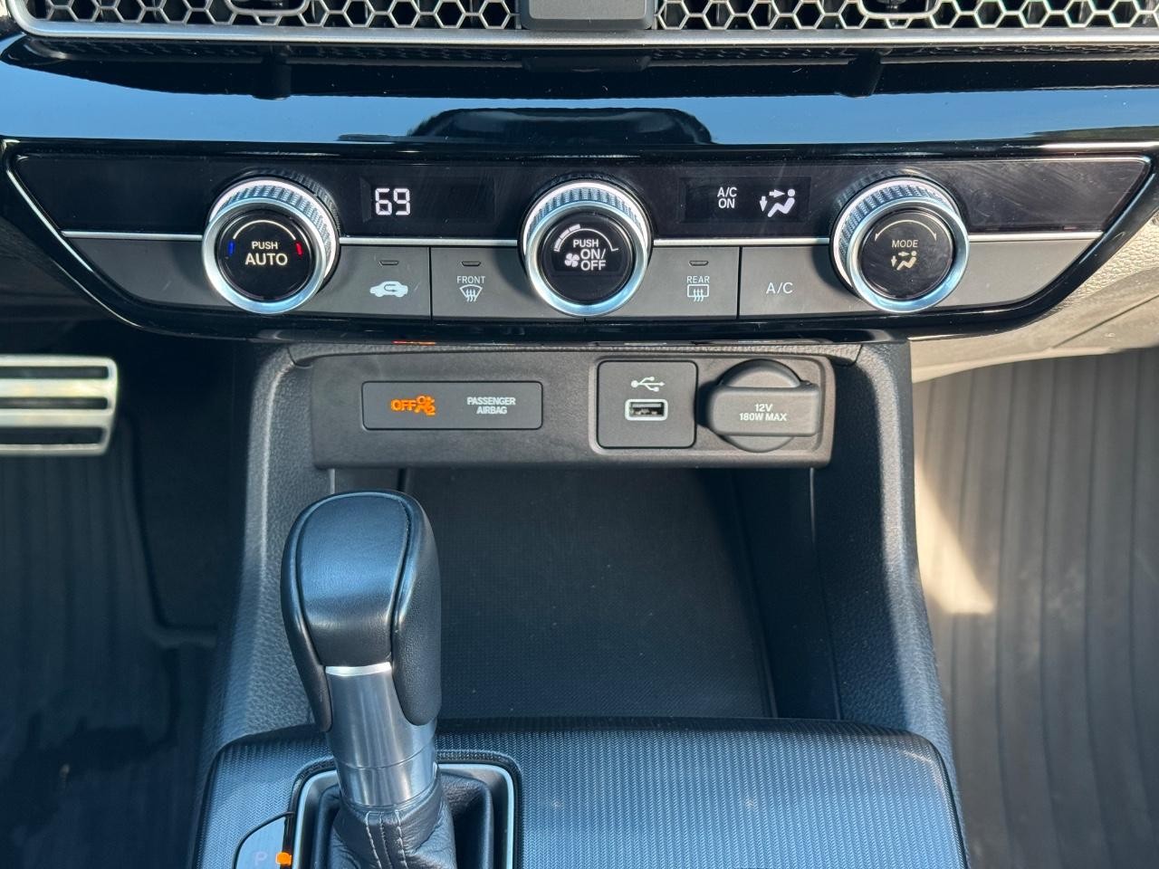 Honda Civic Sedan Vehicle Full-screen Gallery Image 14